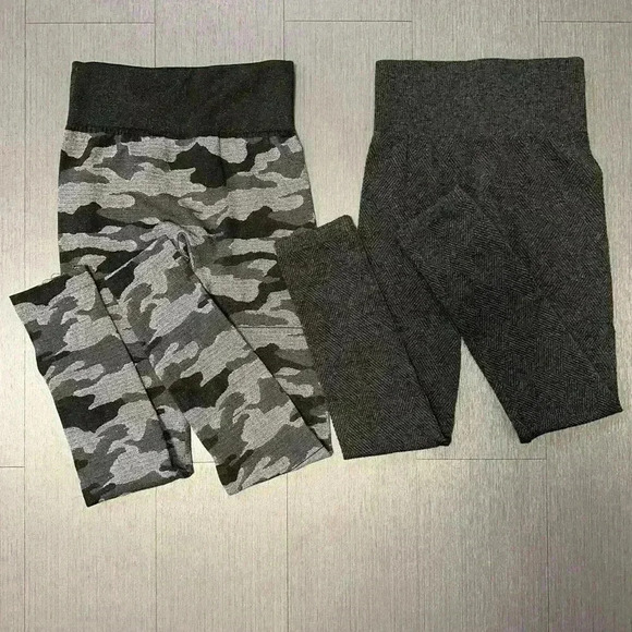 Lot Of 2 pairs of Tahari Leggings S/M Gray & camo - Picture 1 of 10